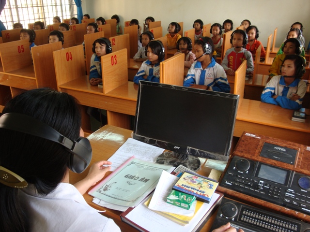 Chưa khuyến khích xây dựng các phòng dạy học ngoại ngữ chuyên dụng
